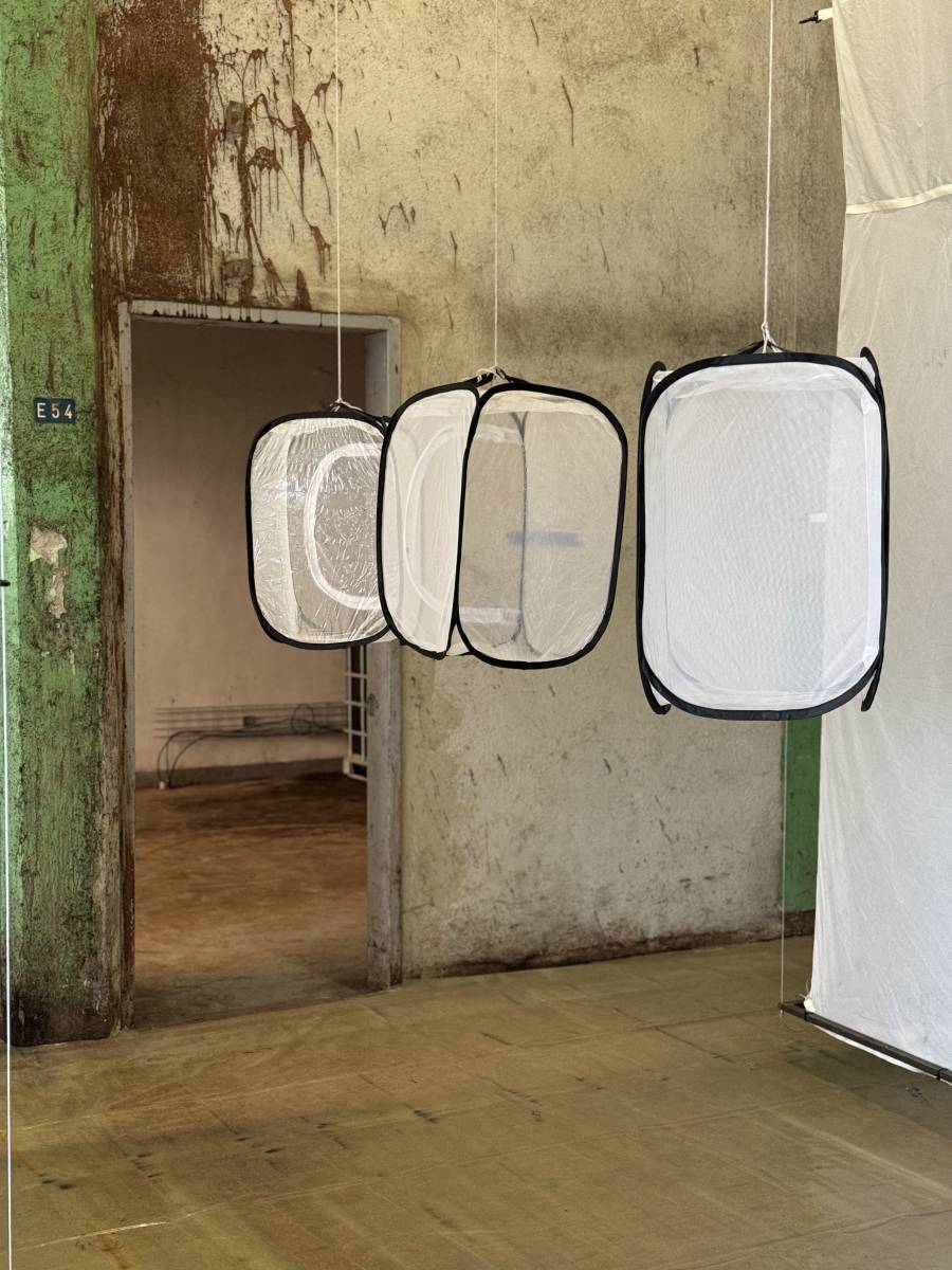 Tournage du film “Chien 51” de Cédric Jimenez à Marseille dans une ancienne usine transformée en studios de cinéma