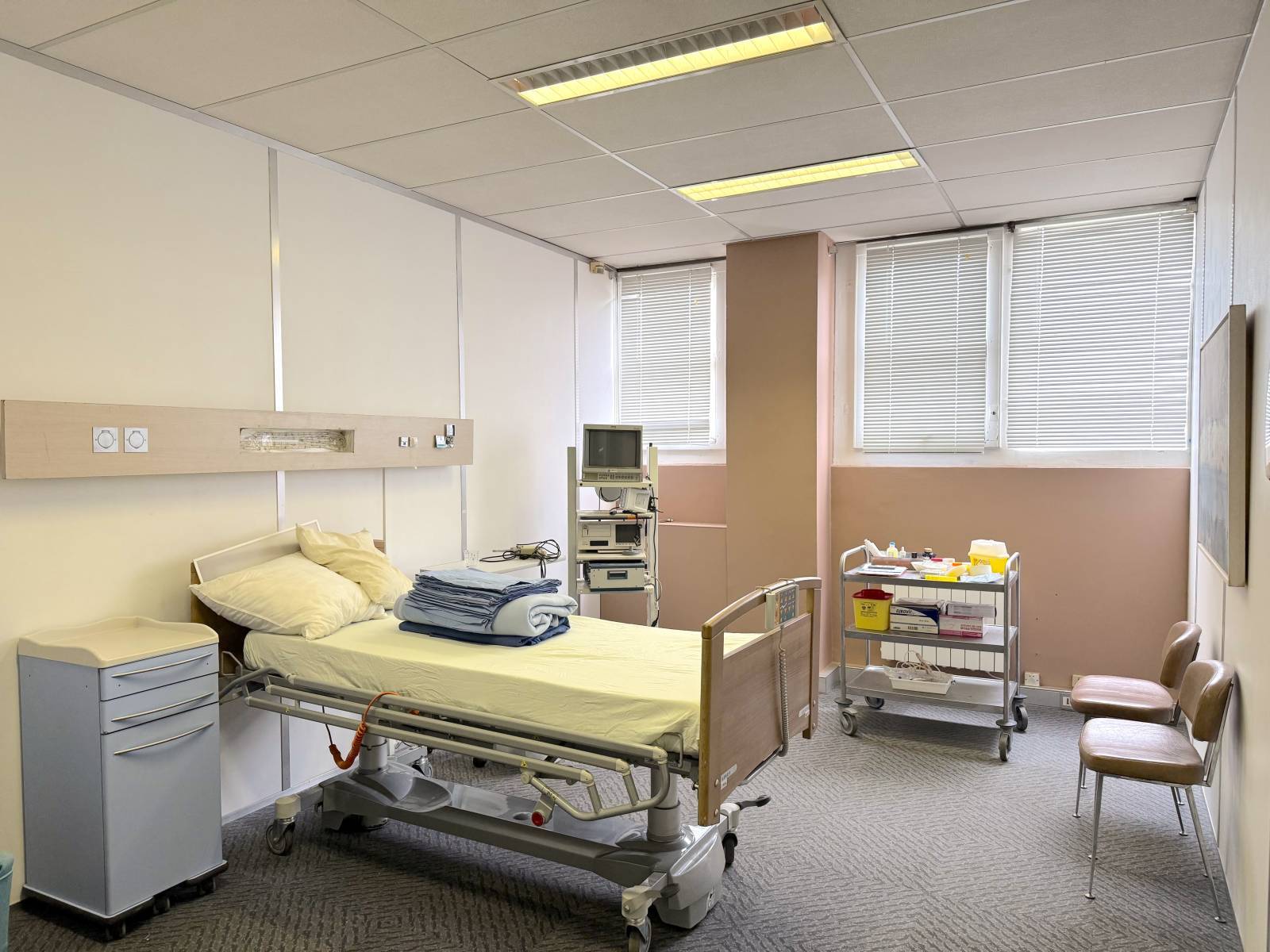 Chambre d'hôpital réaliste, décor de chambre d’hôpital Studios de Saint-Menet 13011